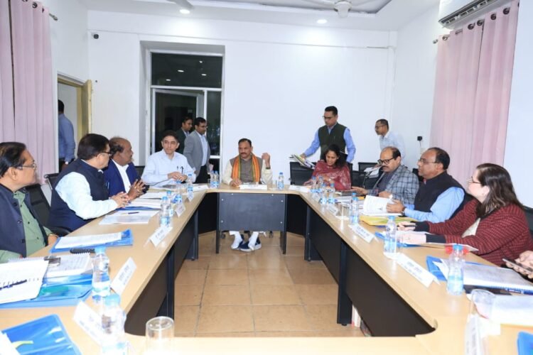 स्वास्थ्य मंत्री श्री श्याम बिहारी जायसवाल की अध्यक्षता में शासकीय आयुर्वेद महाविद्यालय रायपुर के स्वशासी कार्यकारिणी समिति की 24 वीं बैठक संपन्न