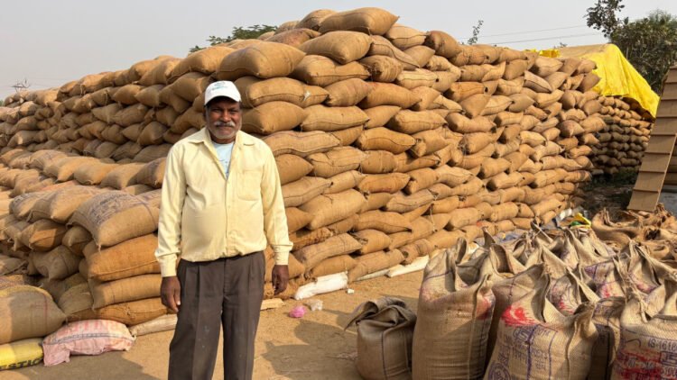 धान की बेहतर कीमत ने बढ़ाया किसान युगल का हौसला