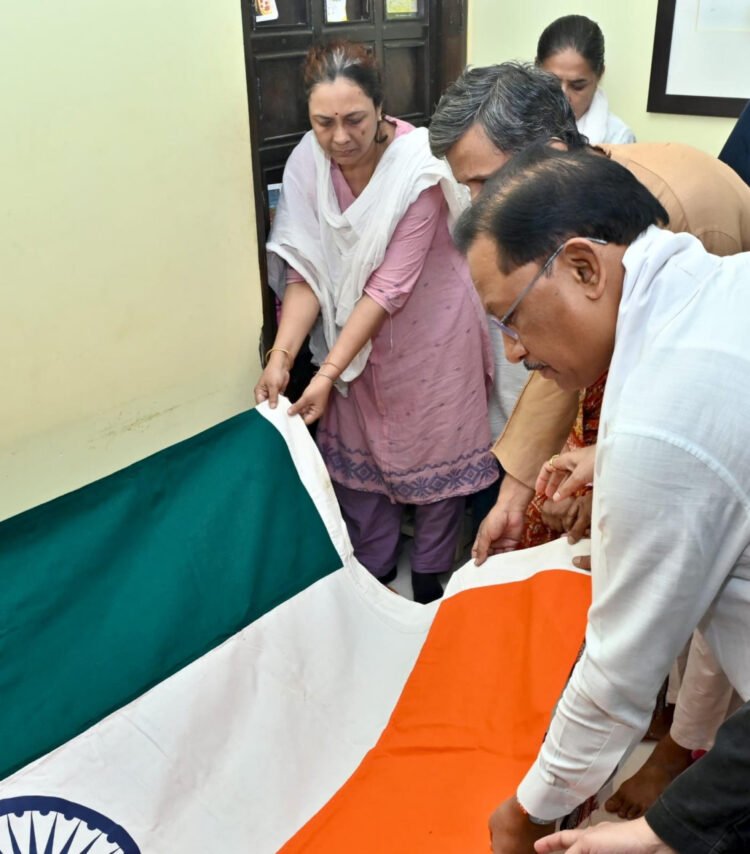 ज्ञानपीठ सम्मानित साहित्यकार विनोद कुमार शुक्ल को मुख्यमंत्री श्री विष्णु देव साय ने दी भावभीनी अंतिम श्रद्धांजलि