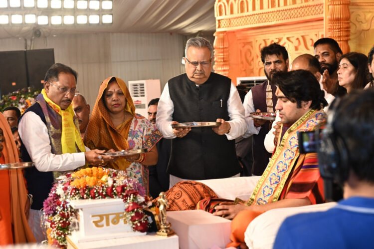 मुख्यमंत्री श्री विष्णुदेव साय दिव्य श्री हनुमंत कथा समारोह में हुए शामिल