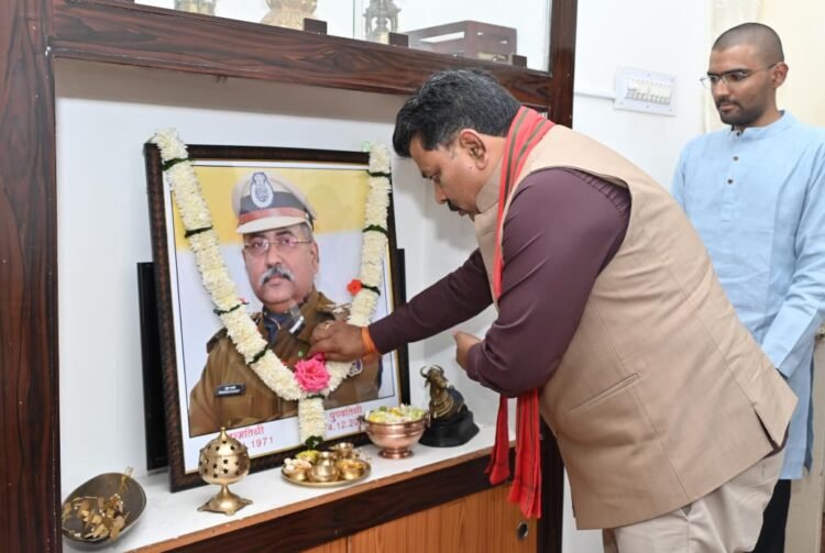 उप मुख्यमंत्री श्री विजय शर्मा ने आईपीएस अधिकारी श्री प्रखर पांडेय को दी श्रद्धांजलि