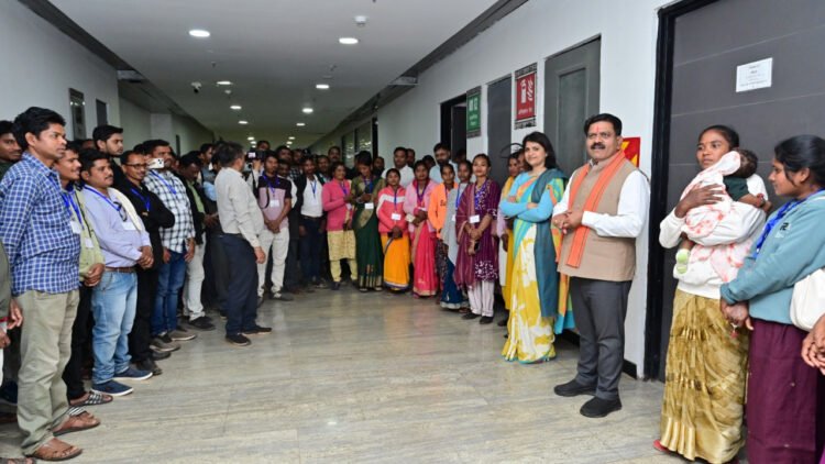 सुकमा जिले के ग्राम पंचायत प्रतिनिधियों से उपमुख्यमंत्री श्री विजय शर्मा ने की मुलाकात