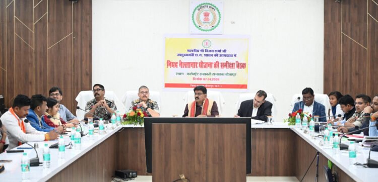 नए ऊर्जा और नई रणनीति के साथ बीजापुर के विकास में जुटें अधिकारी – उपमुख्यमंत्री श्री विजय शर्मा