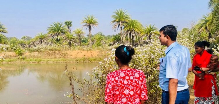 सुकमा जिले में नीली क्रांति की नई शुरुआत : मछली के साथ झींगा पालन बनेगा किसानों की समृद्धि का आधार