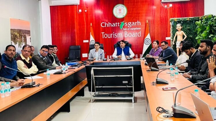 भोरमदेव कॉरिडोर परियोजना शीध्र पूर्ण करने के लिए छत्तीसगढ़ पर्यटन बोर्ड के अध्यक्ष श्री नीलू शर्मा ने ली समीक्षा बैठक