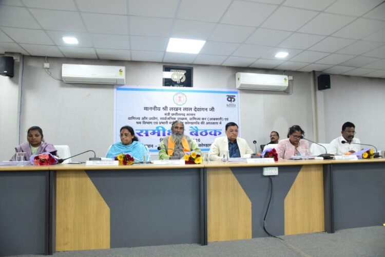 प्रभारी मंत्री लखन लाल देवांगन ने कोंडागांव में ली विभागीय समीक्षा बैठक