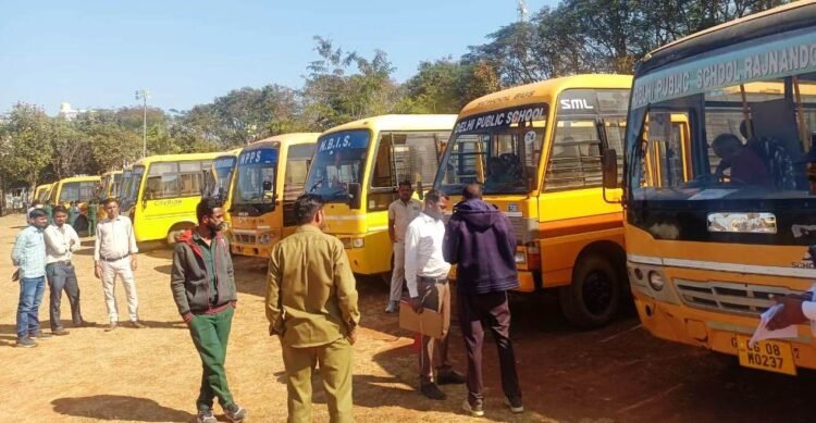 परिवहन विभाग द्वारा 104 स्कूली बसों की मानक सुरक्षा जांच