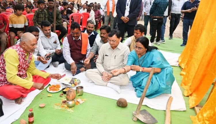 उद्योग मंत्री श्री देवांगन ने दर्री क्षेत्र क़े 5 शासकीय स्कूलों को नवीन भवन की दी सौगात