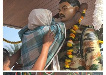 बलिदान की अमर गाथा: गड़मिरी में शहीद हरीश कोर्राम की प्रतिमा का अनावरण, युवाओं के लिए राष्ट्रभक्ति की प्रेरणा |