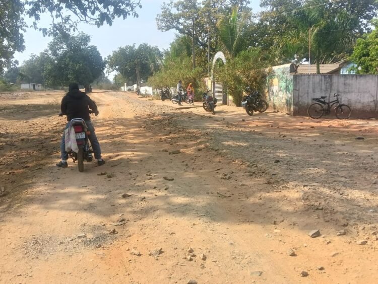 लाइफलाइन सड़क बनी आफ़त