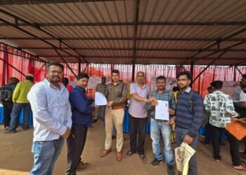 किरंदुल में रिकॉर्डतोड़ पहल…..पुलिस–परिवहन विभाग के शिविर में 500 से अधिक युवाओं ने बनवाया लर्निंग लाइसेंस |