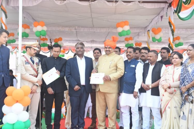 गणतंत्र दिवस पर स्वास्थ्य सेवा का गौरव: डॉ. संजय कश्यप सम्मानित |