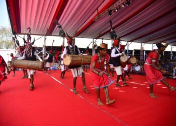 राष्ट्रपति के समक्ष बास्तानार के युवाओं ने ‘गौर नृत्य’ से बिखेरे अद्भुत लोक-रंग