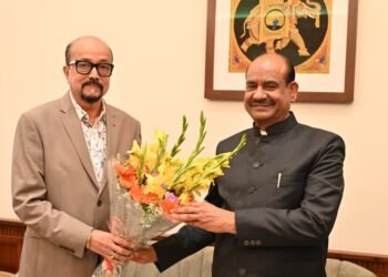 राज्यपाल श्री रमेन डेका ने लोकसभा अध्यक्ष श्री ओम बिरला से सौजन्य भेंट की