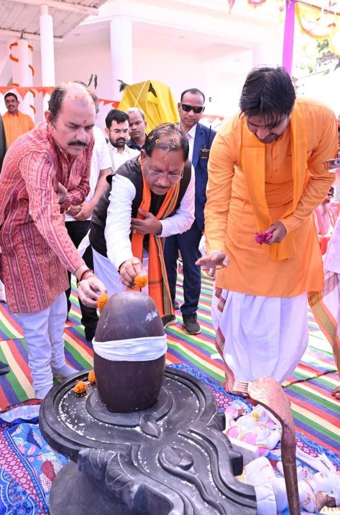 नीलकंठेश्वर महादेव मंदिर के प्राण-प्रतिष्ठा समारोह में मुख्यमंत्री श्री विष्णु देव साय हुए शामिल