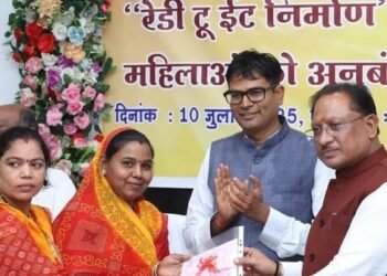 महिला सशक्तिकरण और कुपोषण मुक्ति के लिए 6 जिले के 42 स्व-सहायता समूह को रेडी-टू-ईट निर्माण एवं वितरण का कार्य