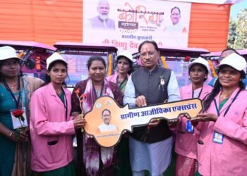 उज्ज्वला गैस, पिंक ई-रिक्शा और गार्बेज रिक्शा वितरण से आत्मनिर्भरता को मिला नया संबल