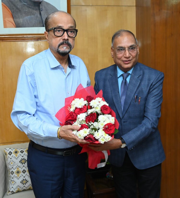 राज्यपाल श्री रमेन डेका से राज्य उपभोक्ता विवाद प्रतितोष आयोग के अध्यक्ष श्री चौरड़िया ने की सौजन्य भेंट