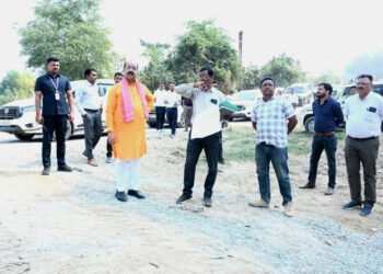 उप मुख्यमंत्री श्री अरुण साव ने निर्माणाधीन पुल के कार्य का किया औचक निरीक्षण