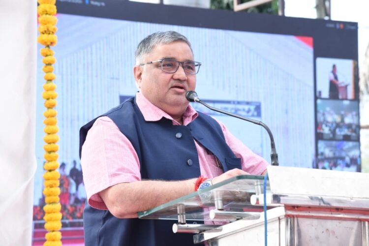 मुख्यमंत्री श्री विष्णु देव साय ने सरगुजा के 52 हजार से अधिक किसानों को दी होली की सौगात