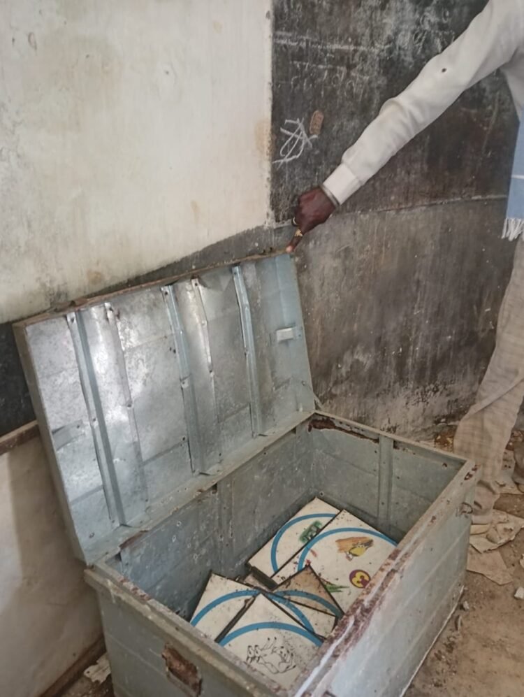 आत्मिक शाला टेकनार झारापारा की बदहाल स्थिति उजागर