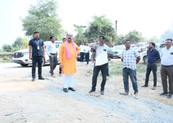 उप मुख्यमंत्री अरुण साव ने कारीडोंगरी-दरवाजा में निर्माणाधीन पुल का किया निरीक्षण