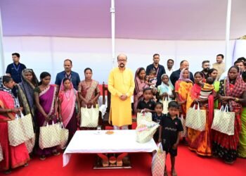 राज्यपाल श्री रमेन डेका ने बैगा-बिरहोर आदिवासियों की संस्कृति को सहेजने की दी सीख