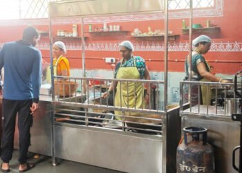 राज बिहान रसोई से आत्मनिर्भर बनीं महिलाएं