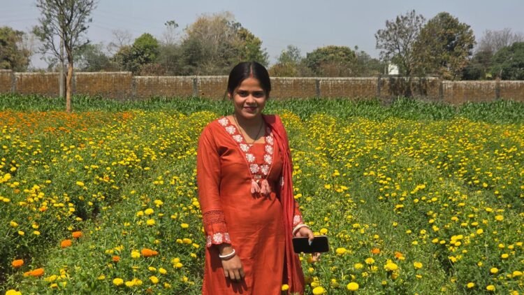 बिहान ने बदली रत्ना की तकदीर, फूलों की खेती से बनीं आत्मनिर्भर