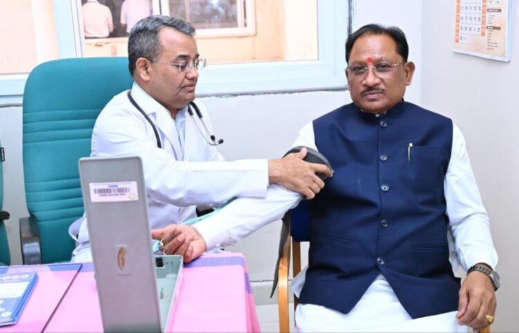 स्वास्थ्य के प्रति जागरूकता का संदेश: मुख्यमंत्री श्री विष्णुदेव साय ने विधानसभा परिसर में तीन दिवसीय स्वास्थ्य शिविर का किया शुभारंभ