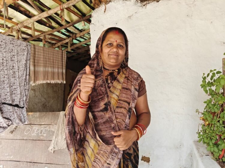 चमेली के जीवन में दीनदयाल उपाध्याय भूमिहीन कृषि मजदूर कल्याण योजना ने बिखेरी खुशियों की रोशनी