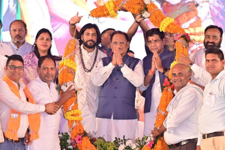 किसानों की खुशियों भरी होली के बाद अब भूमिहीन कृषि श्रमिकों की नवरात्रि भी हुई समृद्ध