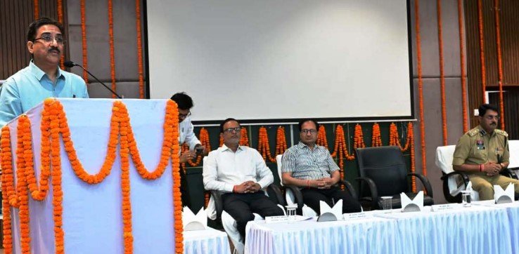 श्रमिकों की सुरक्षा सुनिश्चित करना उद्योगों की जिम्मेदारी: संभागायुक्त