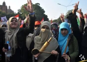 4000 से 5000 रुपये का एक सिलेंडर, पाकिस्तान में LPG की किल्लत से मचा हाहाकार, महिलाएं सड़क पर उतरीं