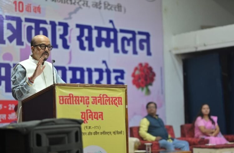 लोकतंत्र के चौथे स्तम्भ को और अधिक सुदृढ़, विश्वसनीय और जनोन्मुखी बनाएं- राज्यपाल श्री डेका