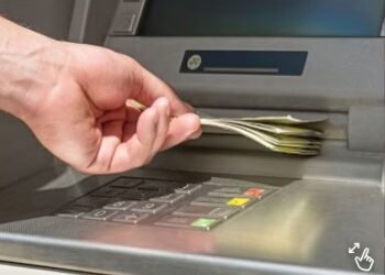 1 अप्रैल से ATM से पैसे निकालना पड़ेगा महंगा! HDFC से लेकर पीएनबी बैंक ने किए बड़े बदलाव