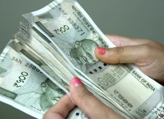 कल से लागू हो रहे 4 नए लेबर कोड, सैलरी से लेकर ऑफिस टाइमिंग तक…सब पर होगा असर