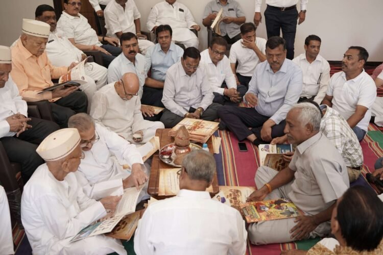 हर्षोल्लास के साथ हुआ भगवान महावीर जन्म कल्याणक महोत्सव की पत्रिका का विमोचन और लेखन