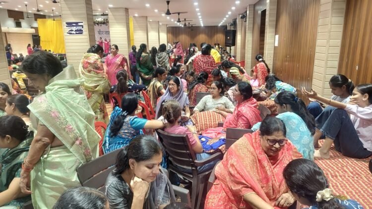 दुर्ग भगवान महावीर जन्म कल्याणक महोत्सव समिति के आहवान पर सकल जैन समाज के लोग अति उत्साह के साथ जुड़कर आयोजित कार्यक्रमो को मिलजुलकर मना रहे हें