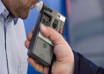 ट्रेनों में शराब पीकर यात्रा करने वालों पर सख्ती, जीआरपी अब ब्रीथ एनालाइज़र से करेगी जांच