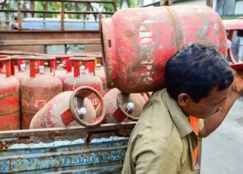 गैस सिलेंडर पर महंगाई की मार: घरेलू और कमर्शियल LPG के दाम बढ़े, नई कीमतें लागू