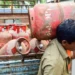 गैस सिलेंडर पर महंगाई की मार: घरेलू और कमर्शियल LPG के दाम बढ़े, नई कीमतें लागू