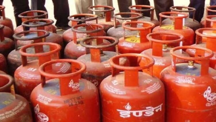 किचन का बजट बिगड़ा: LPG गैस सिलेंडर महंगा, नई कीमतें आज से लागू