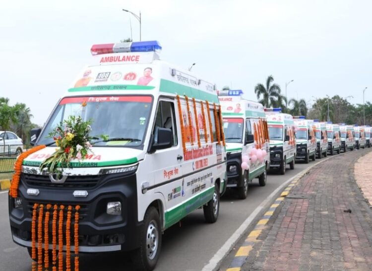 प्रदेश की लाइफलाइन हुई सशक्त: मुख्यमंत्री श्री विष्णुदेव साय ने 370 नई एम्बुलेंस को दिखाई हरी झंडी