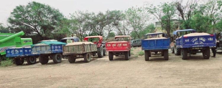 अवैध खनन मामले में 13 ट्रैक्टर और 1 हाईवा जब्त