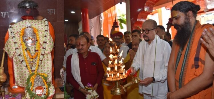 राज्यपाल श्री डेका ने हनुमान जन्मोत्सव के अवसर पर की पूजा-अर्चना