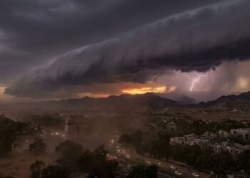 पाकिस्तान से भारत तक; 1000 KM आसमान में अंधेरा, अफगानिस्तान से आ रही संकट, दिल्ली-NCR में IMD की चेतावनी