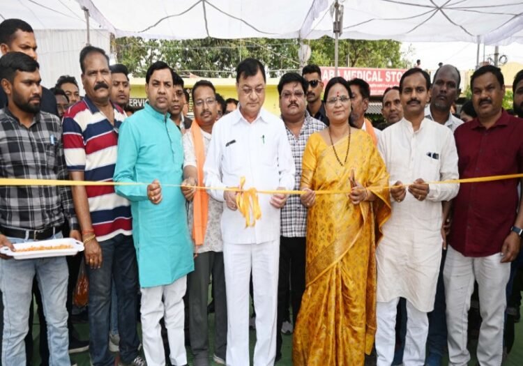 उद्योग मंत्री श्री लखनलाल देवांगन ने रजत जयंती उद्यान को जनसेवा में किया समर्पित