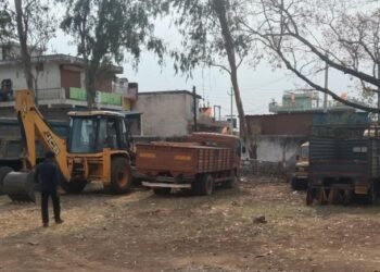 अवैध खनन के मामले मेें जेसीबी सहित 5 वाहन जब्त