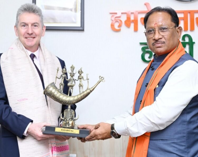 मुख्यमंत्री श्री विष्णु देव साय से आस्ट्रेलिया के महावाणिज्य दूत बर्नार्ड लिंच ने की सौजन्य मुलाकात